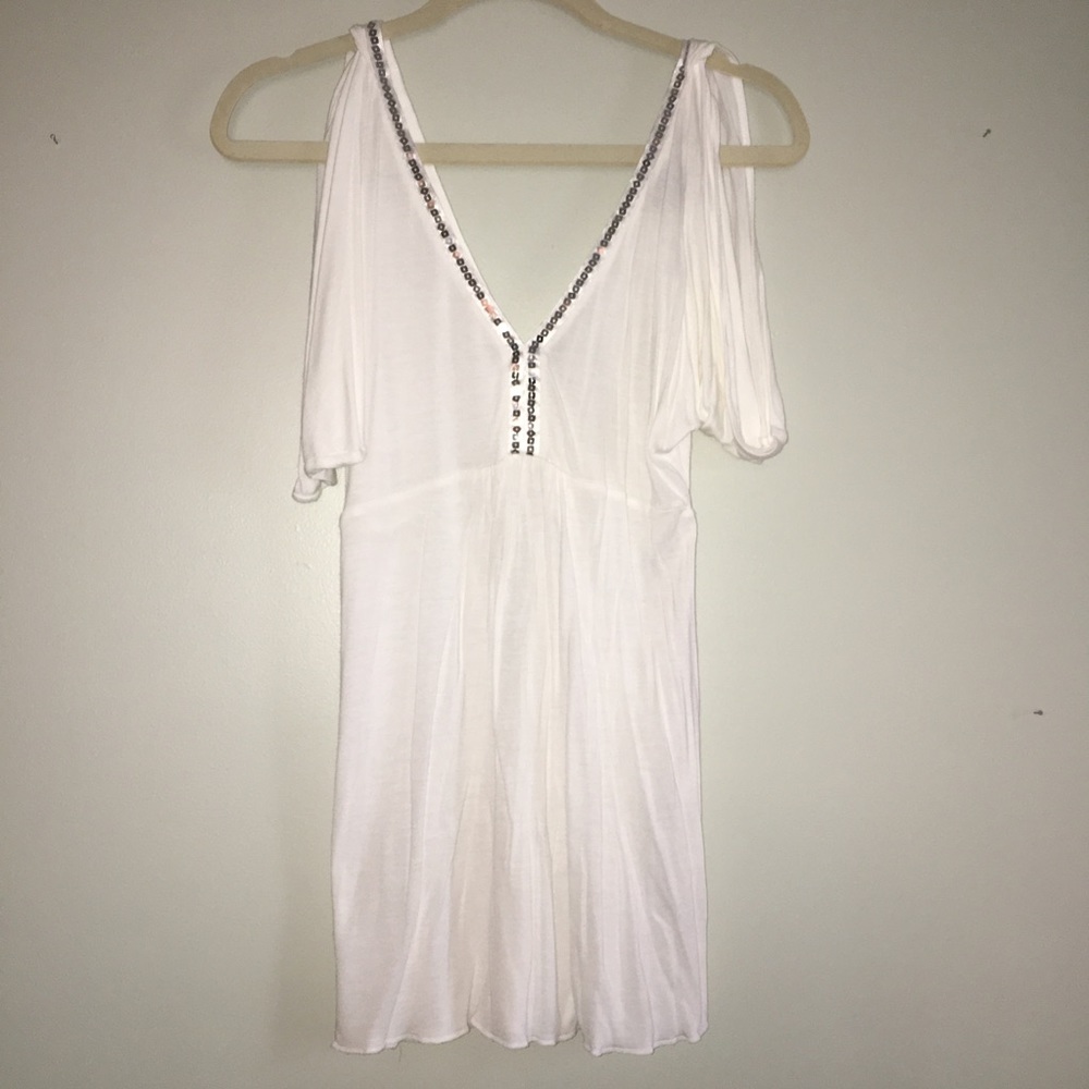 Flowy sleeved tank top.